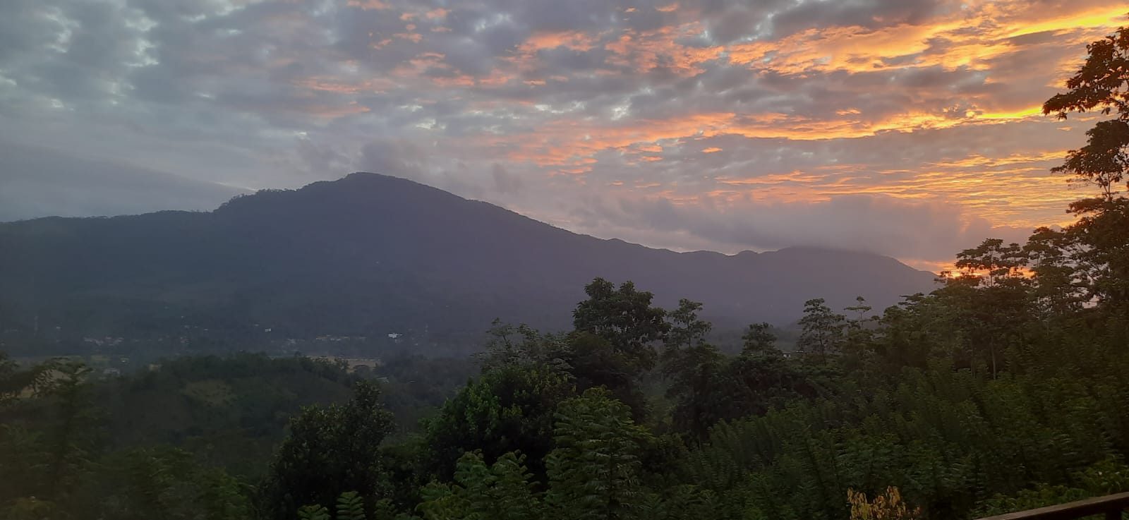 Panoramic sunset over the mountains surrounding Terrace Cinnamon View