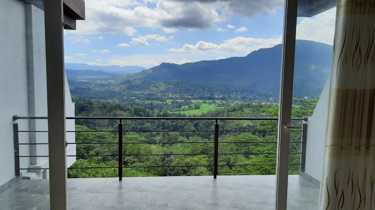 Terrace Cinnamon View balcony with daytime mountain valley view