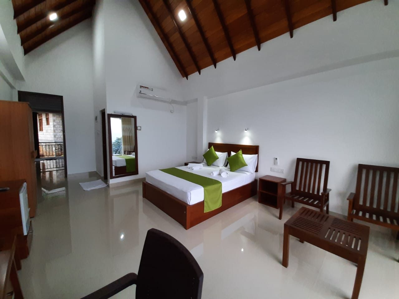 Terrace Cinnamon View room seating area, green theme
